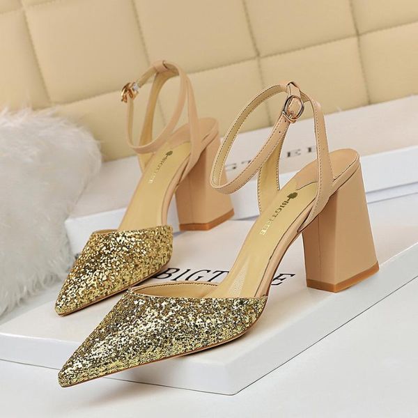 sexy высокие каблуки sequined bling сверкающих блестками роскошные женщины весна лето лодыжки ремень острым носом насосы свадебная обувь пар, Black
sexy высокие каблуки sequined bling сверкающих блестками роскошные женщины весна лето лодыжки ремень острым носом насосы свадебная обувь пар, Black