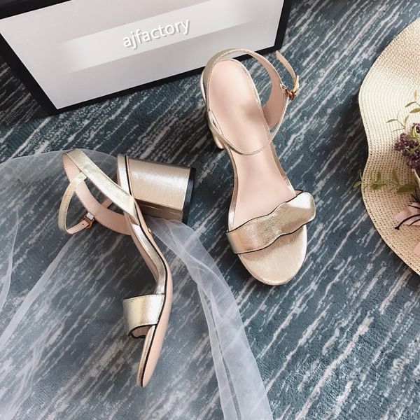 2021 luxurys designers high heels leather sandal suede mid-heel 7-11cm women designer black red sandals summer sandals size 35-40
2021 luxurys designers high heels leather sandal suede mid-heel 7-11cm women designer black red sandals summer sandals size 35-40