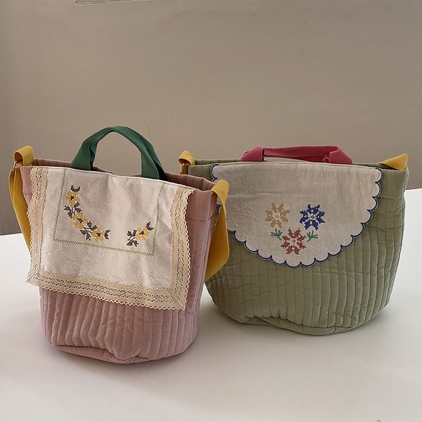 2021 designer mommy bag polyester-cotton canvas bag edge handbag adjustable shoulder strap soft mommy lace women fashion emerald bag
2021 designer mommy bag polyester-cotton canvas bag edge handbag adjustable shoulder strap soft mommy lace women fashion emerald bag
