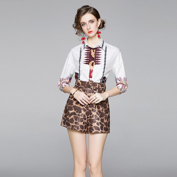 2021 new merchall women 2 pieces summer runway print blouse shirts and vintage mini shorts set suit 991d, Black;gray
2021 new merchall women 2 pieces summer runway print blouse shirts and vintage mini shorts set suit 991d, Black;gray