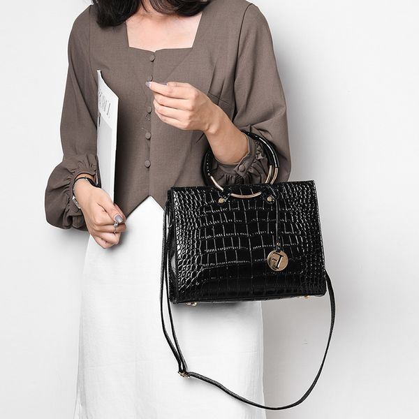 stone pattern women's bag 2019 new fashion simple large capacity hand bag foreign style one shoulder messenger princess
stone pattern women's bag 2019 new fashion simple large capacity hand bag foreign style one shoulder messenger princess