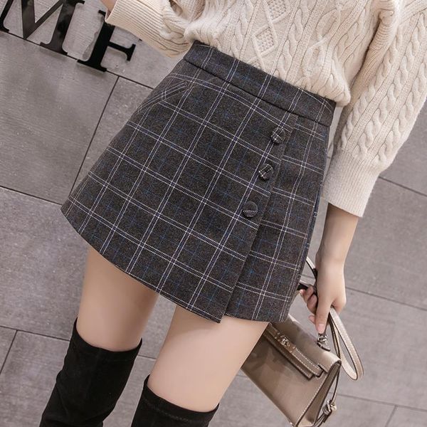 2020 new fashion single-breasted plaid shorts skirts womens korean vintage woolen shorts autumn winter casual culottes, White;black 
2020 new fashion single-breasted plaid shorts skirts womens korean vintage woolen shorts autumn winter casual culottes, White;black