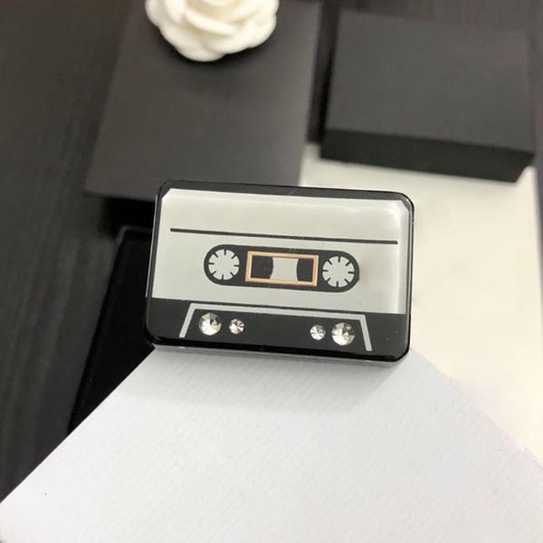 brand punk music lovers enamel pin good vibes tape dj vinyl record player badge brooch lapel pin jeans shirt cool gothic 201009, Gray
brand punk music lovers enamel pin good vibes tape dj vinyl record player badge brooch lapel pin jeans shirt cool gothic 201009, Gray