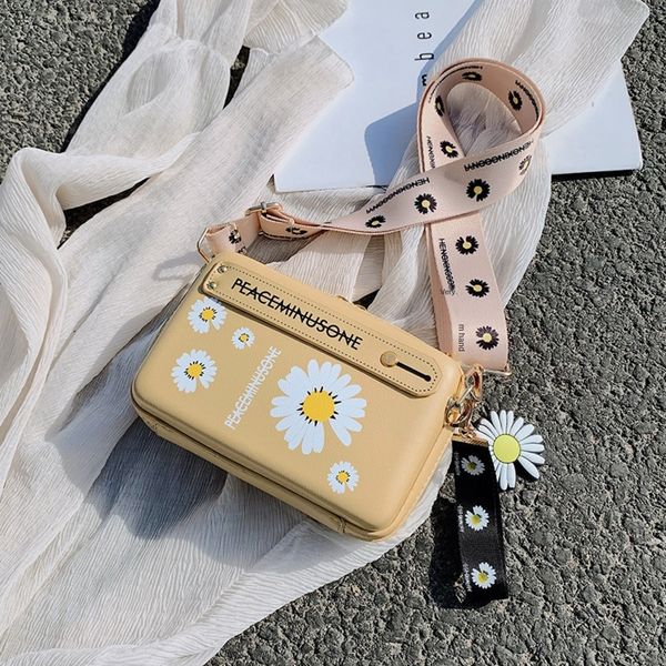 fresh daisy 2020 new mini ins net red broadband crossbar single shoulder bagsmall bag square bagshoulder box small square bag girl gitxl gi
fresh daisy 2020 new mini ins net red broadband crossbar single shoulder bagsmall bag square bagshoulder box small square bag girl gitxl gi