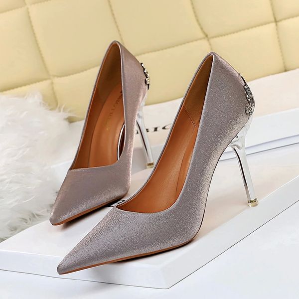 elegant metal carved heels women pumps 2020 fashion silk high heels 10cm shoes woman wedding shoes #7t7f, Black
elegant metal carved heels women pumps 2020 fashion silk high heels 10cm shoes woman wedding shoes #7t7f, Black