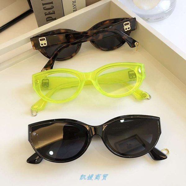 2020 wu yifan takes ps of men's sunglasses in small frame street, hongfeng w003 sunglasses, female girls, White;black
2020 wu yifan takes ps of men's sunglasses in small frame street, hongfeng w003 sunglasses, female girls, White;black