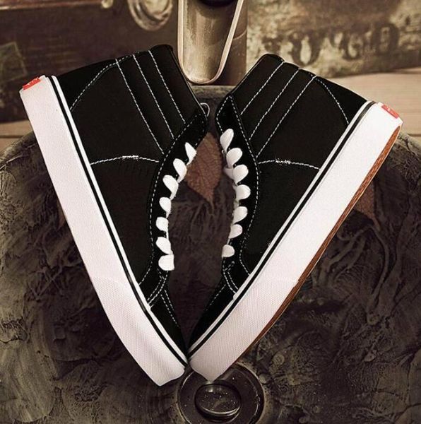 2022 classics black white high skateboard shoes old skool canvas men women casual flat shoes sneakers 35-45
2022 classics black white high skateboard shoes old skool canvas men women casual flat shoes sneakers 35-45
