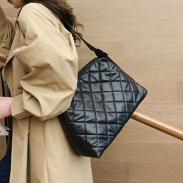 shoulder bags female luxury designer bucket for women's 2021 trend pu leather rhombus plaid crossbody bag casual tote handbags
shoulder bags female luxury designer bucket for women's 2021 trend pu leather rhombus plaid crossbody bag casual tote handbags