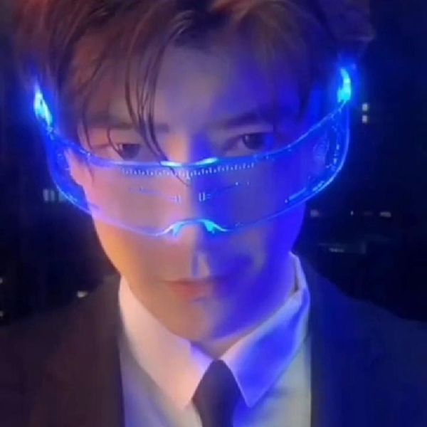 visor led up luminous light futuristic electronic glasses prop for halloween festival ktv bar party performance
visor led up luminous light futuristic electronic glasses prop for halloween festival ktv bar party performance