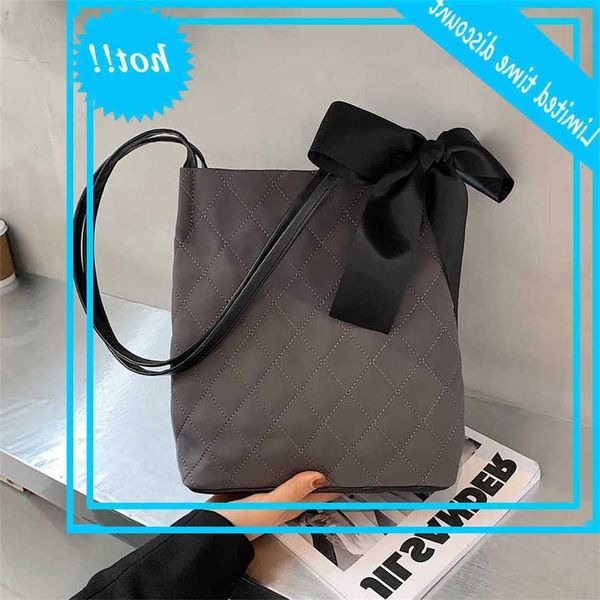 foldable oxford doek emmer zak effen color fashion handbag random trend shoulders winter hand cups women 2021
foldable oxford doek emmer zak effen color fashion handbag random trend shoulders winter hand cups women 2021