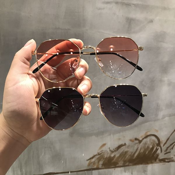 men's small frame glasses korean fashion net red female round face square new sunglasses anti ultraviolet sunshade, White;black
men's small frame glasses korean fashion net red female round face square new sunglasses anti ultraviolet sunshade, White;black