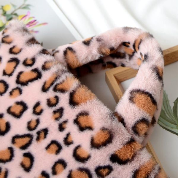 imitate cony hair fashion shoulder bag female leopard bag chain large plush winter handbag messenger soft warm fur
imitate cony hair fashion shoulder bag female leopard bag chain large plush winter handbag messenger soft warm fur