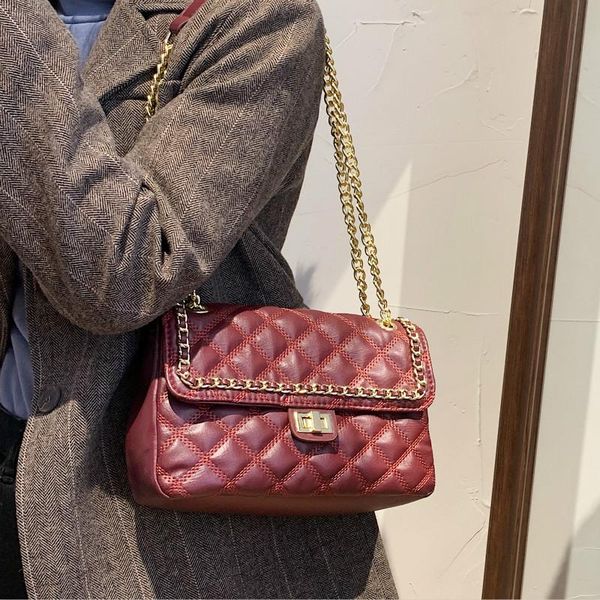 shoulder bags high-quality diamond chain bag female 2021 trendy large-capacity messenger
shoulder bags high-quality diamond chain bag female 2021 trendy large-capacity messenger