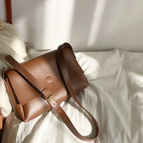 autumn and winter large capacity bag for women 2020 new chaowanghong briefcase small design student one shoulder big bag c1114
autumn and winter large capacity bag for women 2020 new chaowanghong briefcase small design student one shoulder big bag c1114