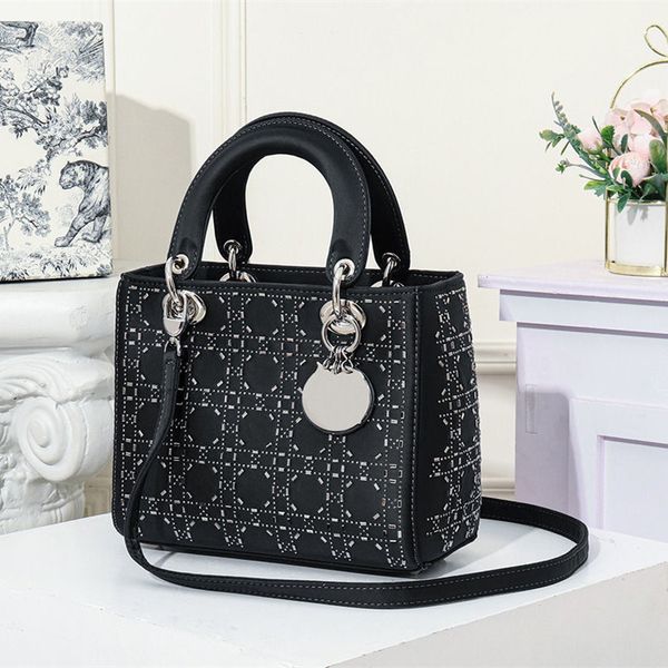 fashion must-have female bag designer handbags trend all-match shoulder messenger bag lady purse multicolor classic totes crossbody bags
fashion must-have female bag designer handbags trend all-match shoulder messenger bag lady purse multicolor classic totes crossbody bags