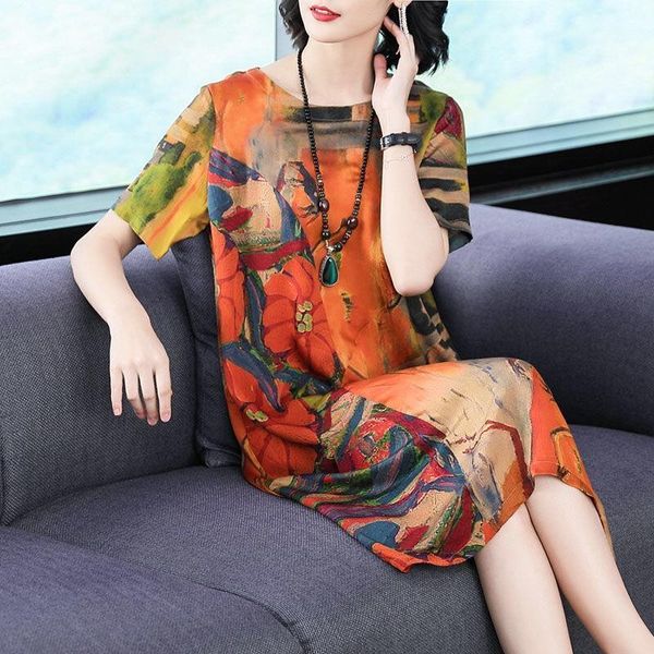 2020 new summer women o-neck office lady loose casual dress female a-line oil painting printed faux silk dresses vestido j61, Black;gray
2020 new summer women o-neck office lady loose casual dress female a-line oil painting printed faux silk dresses vestido j61, Black;gray