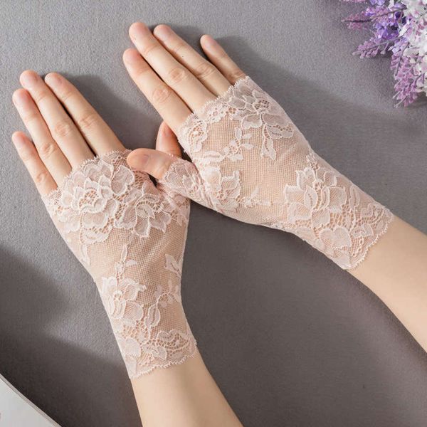 fingers elastic lace gloves with half exposed and half fingerless gloves for women, Blue;gray
fingers elastic lace gloves with half exposed and half fingerless gloves for women, Blue;gray