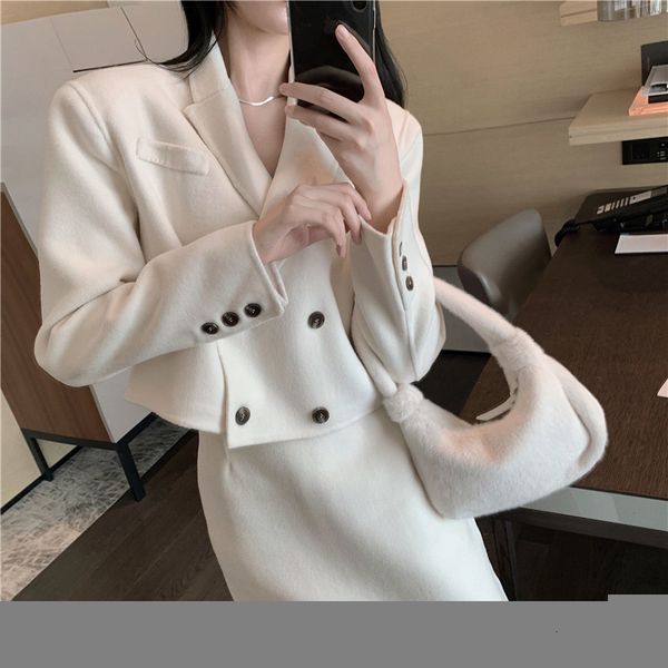 2021 new elegant female 2 piece of solid woolen double-breasted short breasted suits mid-calf the line comes out winter wips, Gray
2021 new elegant female 2 piece of solid woolen double-breasted short breasted suits mid-calf the line comes out winter wips, Gray