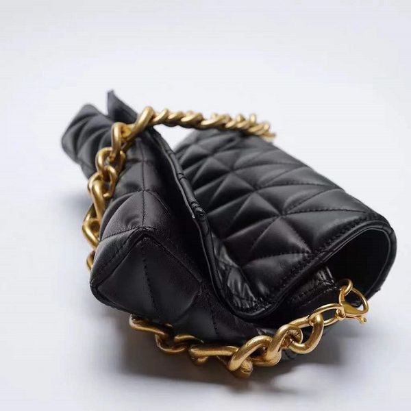 wholesale women leathers shoulder bags simple atmosphere solid color leather chain bag soft fabric clamshell thick chains backpack street tr
wholesale women leathers shoulder bags simple atmosphere solid color leather chain bag soft fabric clamshell thick chains backpack street tr
