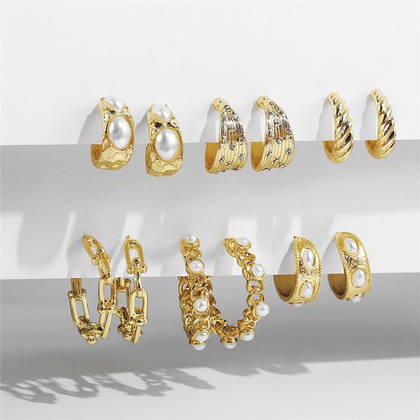 elegant simulate pearls hoop earrings golden round hollow earrings friend women wedding gift 2021, Golden;silver
elegant simulate pearls hoop earrings golden round hollow earrings friend women wedding gift 2021, Golden;silver