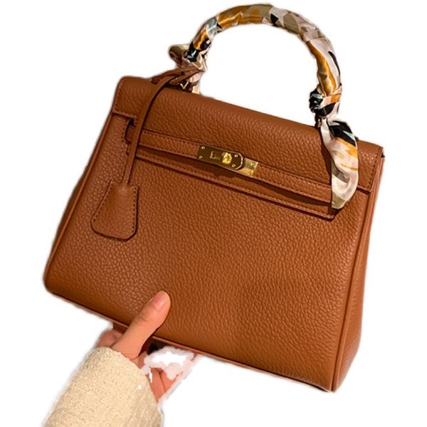 gift ml customization sense of quality trendy womens leather bags one-shoulder portable commuter small fashion messenger
gift ml customization sense of quality trendy womens leather bags one-shoulder portable commuter small fashion messenger