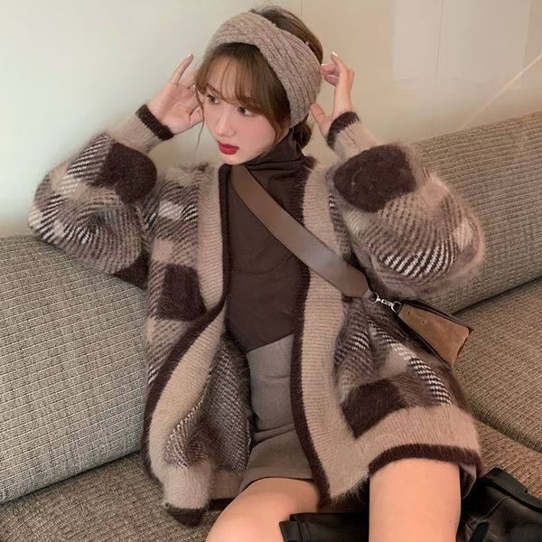autumn 2020 new plaid sweater cardigan bottom coat + high waist short skirt 3-piece fashion suit for women
autumn 2020 new plaid sweater cardigan bottom coat + high waist short skirt 3-piece fashion suit for women