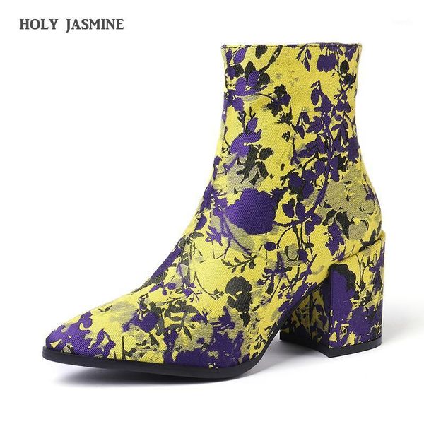 boots flock women embroidery colorful ankle frenulum 2021 autumn winter fashion comfortable shoes1, Black
boots flock women embroidery colorful ankle frenulum 2021 autumn winter fashion comfortable shoes1, Black