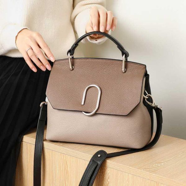 genuine leather handbags 2020 new all-match messenger bag fashion layer cowhide shoulder bag handbag1 
genuine leather handbags 2020 new all-match messenger bag fashion layer cowhide shoulder bag handbag1