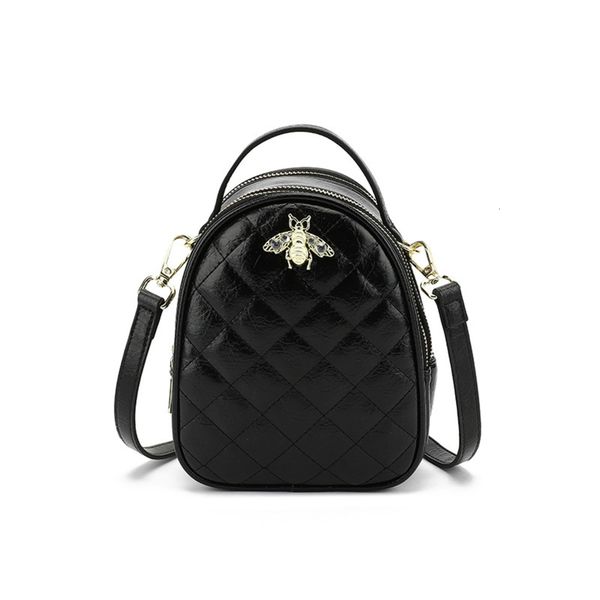 luxurys designers women 2021 new simple net red one shoulder versatile fashion messenger bag women's portable backpack
luxurys designers women 2021 new simple net red one shoulder versatile fashion messenger bag women's portable backpack