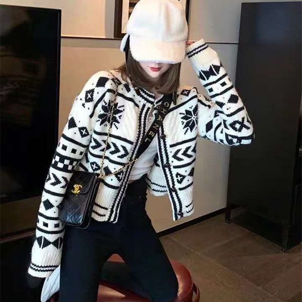 kbb95 small fragrant style sweater cardigan korean 2 wool woolloose and versatilehong kong flavor shows thinnew short small coat in autumn v, White;black
kbb95 small fragrant style sweater cardigan korean 2 wool woolloose and versatilehong kong flavor shows thinnew short small coat in autumn v, White;black