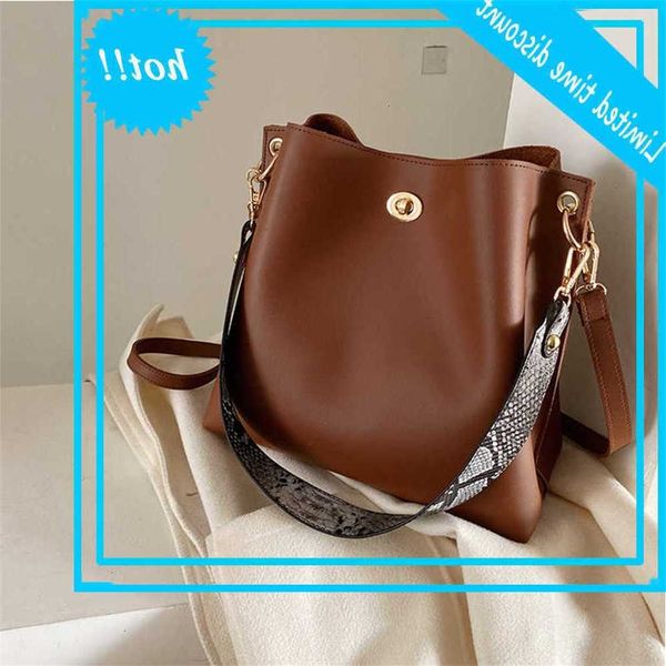 pu leather messenger emmer zak 2021 vintage crossbody bags for large capacity shoulder bag winter women handbag
pu leather messenger emmer zak 2021 vintage crossbody bags for large capacity shoulder bag winter women handbag