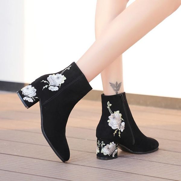 short boots women's nian autumn and winter retro high-heel cheongsam embroidery chunky-heel shoes wo lady shoes -40, Black
short boots women's nian autumn and winter retro high-heel cheongsam embroidery chunky-heel shoes wo lady shoes -40, Black