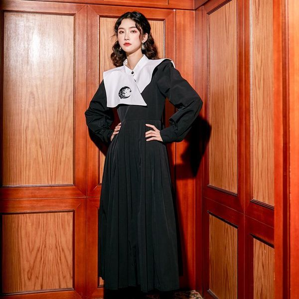 2021 new autumn self-designed retro-sleeves detachable sea collar long midi sleeve in contrast to line dressed 9itf, Black;gray
2021 new autumn self-designed retro-sleeves detachable sea collar long midi sleeve in contrast to line dressed 9itf, Black;gray