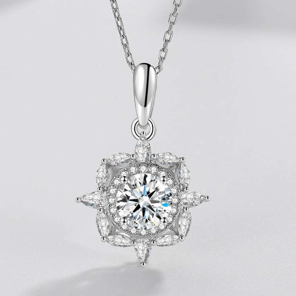 Luxurys Designers Fashion Dz110 xinyiyinuo new 90 point simulation women's Valentine's Pendant imitation mosang Stone Flower Pendant, Silver
Luxurys Designers Fashion Dz110 xinyiyinuo new 90 point simulation women's Valentine's Pendant imitation mosang Stone Flower Pendant, Silver