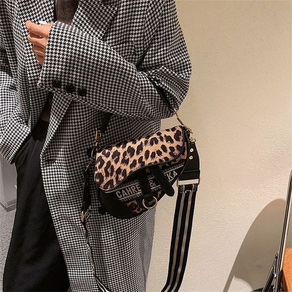 designer sale bag women's new fashion messenger saddle bag simple broadband shoulder in autumn and winter 595r
designer sale bag women's new fashion messenger saddle bag simple broadband shoulder in autumn and winter 595r