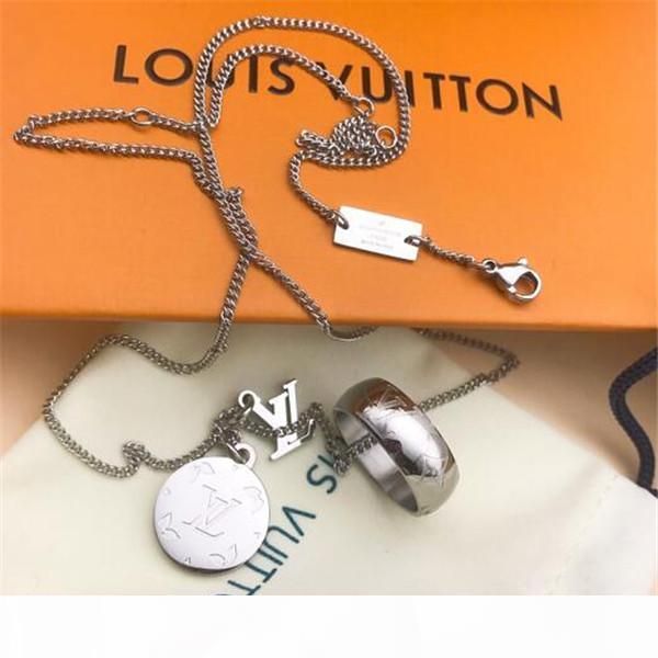 lady's necklace of 2018 fashion classic brand. suitable for neutral trend with box, Silver 
lady's necklace of 2018 fashion classic brand. suitable for neutral trend with box, Silver