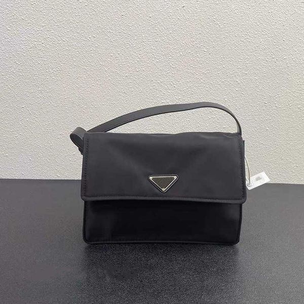 2022new mens shoulder bags canvas leather designers messenger bag famous trip postman classic handbag briefcase crossbody good quality walle
2022new mens shoulder bags canvas leather designers messenger bag famous trip postman classic handbag briefcase crossbody good quality walle