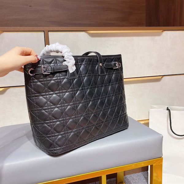 2021 handbag luxury retro 3a classic brand 33 cm black shopping bag leather large capacity handbag lady shoulder bag
2021 handbag luxury retro 3a classic brand 33 cm black shopping bag leather large capacity handbag lady shoulder bag