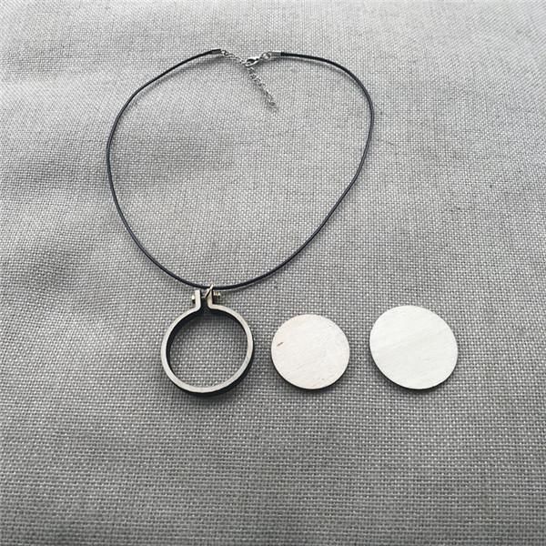 wrmhom dia40mm mini round embroidery hoop wooden embroidery frame 1.58 inch hand stitching hoop cross framing, Black 
wrmhom dia40mm mini round embroidery hoop wooden embroidery frame 1.58 inch hand stitching hoop cross framing, Black