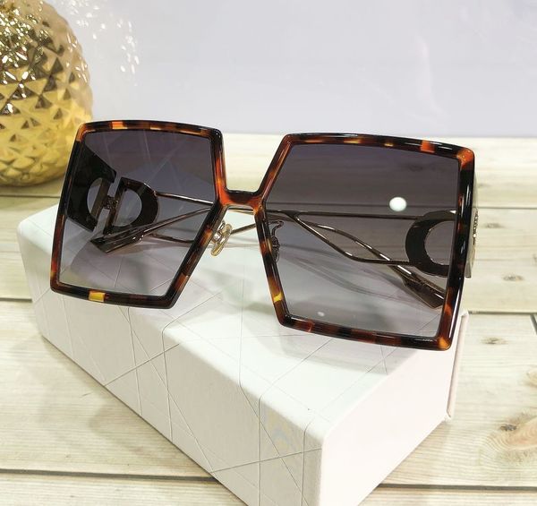 2021 new womens sunglasses men sun glasses women sunglasses fashion style protects eyes 111
2021 new womens sunglasses men sun glasses women sunglasses fashion style protects eyes 111