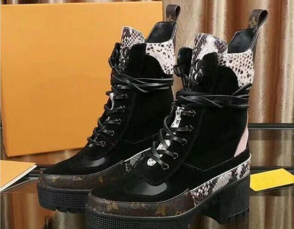 designer luxury new womens rubber waterproof high elastic non-slip classic thick heel thick soled mid-tube womens boots real leather cow, Black
designer luxury new womens rubber waterproof high elastic non-slip classic thick heel thick soled mid-tube womens boots real leather cow, Black