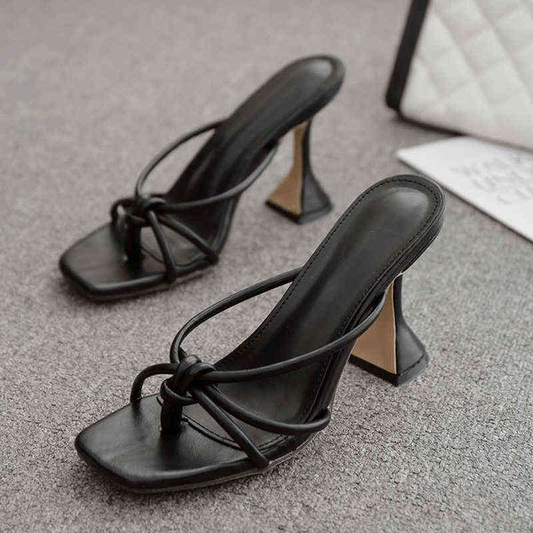 2022 trend high heels flip flops women slippers elegant ladies summer narrow band slippers for women slides luxury brand 35-42 y220221, Black
2022 trend high heels flip flops women slippers elegant ladies summer narrow band slippers for women slides luxury brand 35-42 y220221, Black