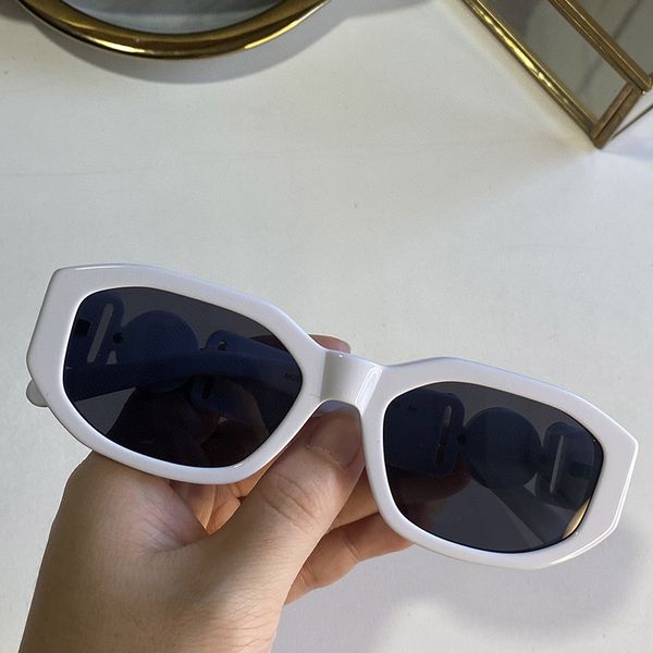 2020 lady new sunglass rectangle shape 4361 women fashion original high fullrim decorative sunglass with original case, White;black
2020 lady new sunglass rectangle shape 4361 women fashion original high fullrim decorative sunglass with original case, White;black