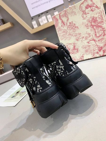 2021classic exquisite leather flats zippers women boots high heels outdoor fashion boots denim boots, Black
2021classic exquisite leather flats zippers women boots high heels outdoor fashion boots denim boots, Black