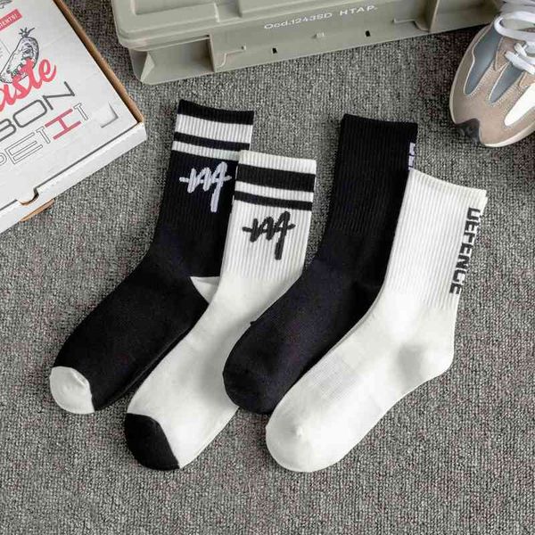 men's socks fashion street sports skateboard medium tube letter stripe couple and women's basketball, Black
men's socks fashion street sports skateboard medium tube letter stripe couple and women's basketball, Black