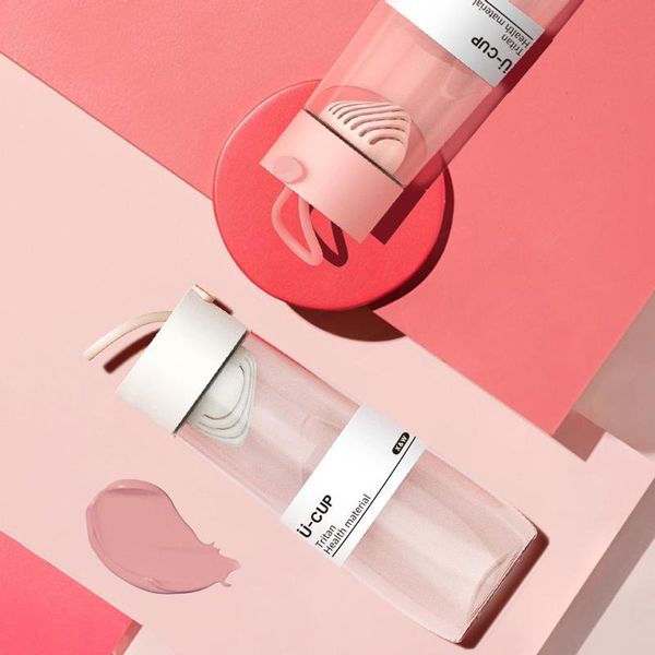 прозрачный смазливая бутылки воды с соломой портативный shaker герметичные бутылки strawberry milk массажер чашки чая путешествие кружка коф
прозрачный смазливая бутылки воды с соломой портативный shaker герметичные бутылки strawberry milk массажер чашки чая путешествие кружка коф