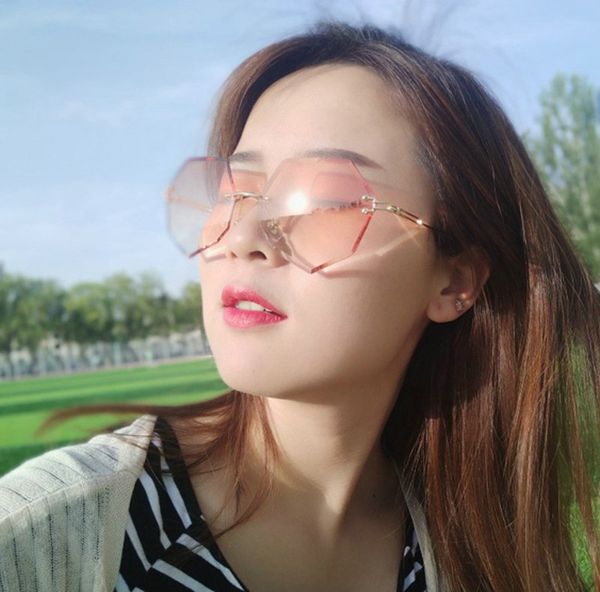 2019 new ocean piece european and american trimmed women's sunglasses women's visor mirror frameless metal sunglasses ing, White;black
2019 new ocean piece european and american trimmed women's sunglasses women's visor mirror frameless metal sunglasses ing, White;black