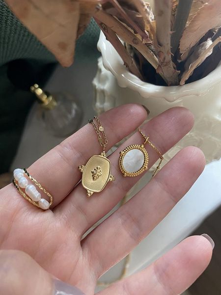 chains titanium with 18k gold carved oval shell necklace women jewelry designer t show runway gown rare ins japan korean fashion, Silver
chains titanium with 18k gold carved oval shell necklace women jewelry designer t show runway gown rare ins japan korean fashion, Silver