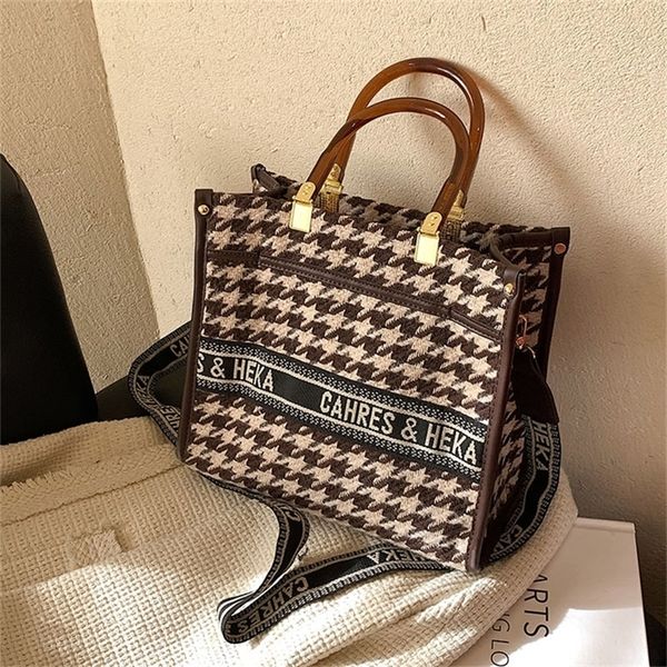 sale 90% off large capacity woolen women's bag autumn and winter new fashion broadband single shoulder messenger bag texture foreign st
sale 90% off large capacity woolen women's bag autumn and winter new fashion broadband single shoulder messenger bag texture foreign st