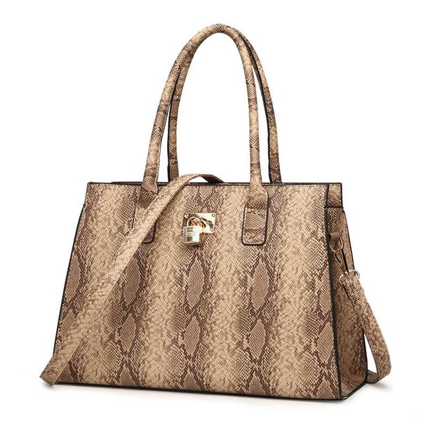 2020 new european and american fashion handbags snake pattern classic wild shoulder messenger bag mobile ladies bag
2020 new european and american fashion handbags snake pattern classic wild shoulder messenger bag mobile ladies bag